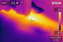 Escáner termográfico mostrando la imagen térmica de la misma zona